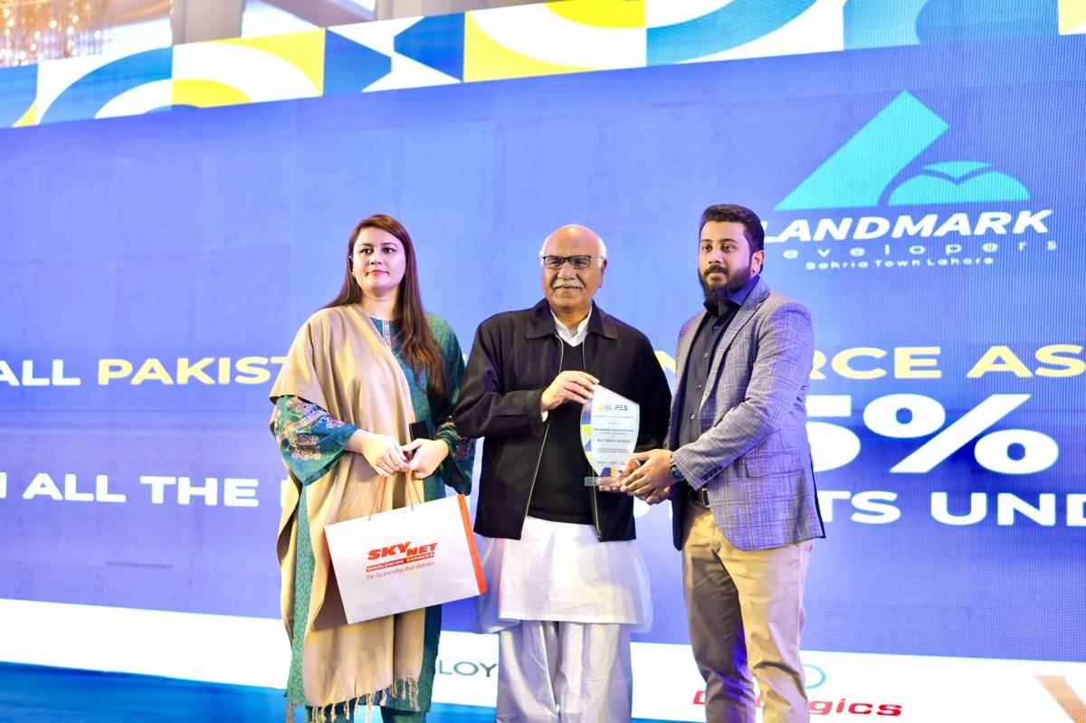 Muhammad Mahroz Khan, CEO and Co-founder of Letsremotify, Recognized as “The Best Digital Pioneer” at Global Digital Awards 2024